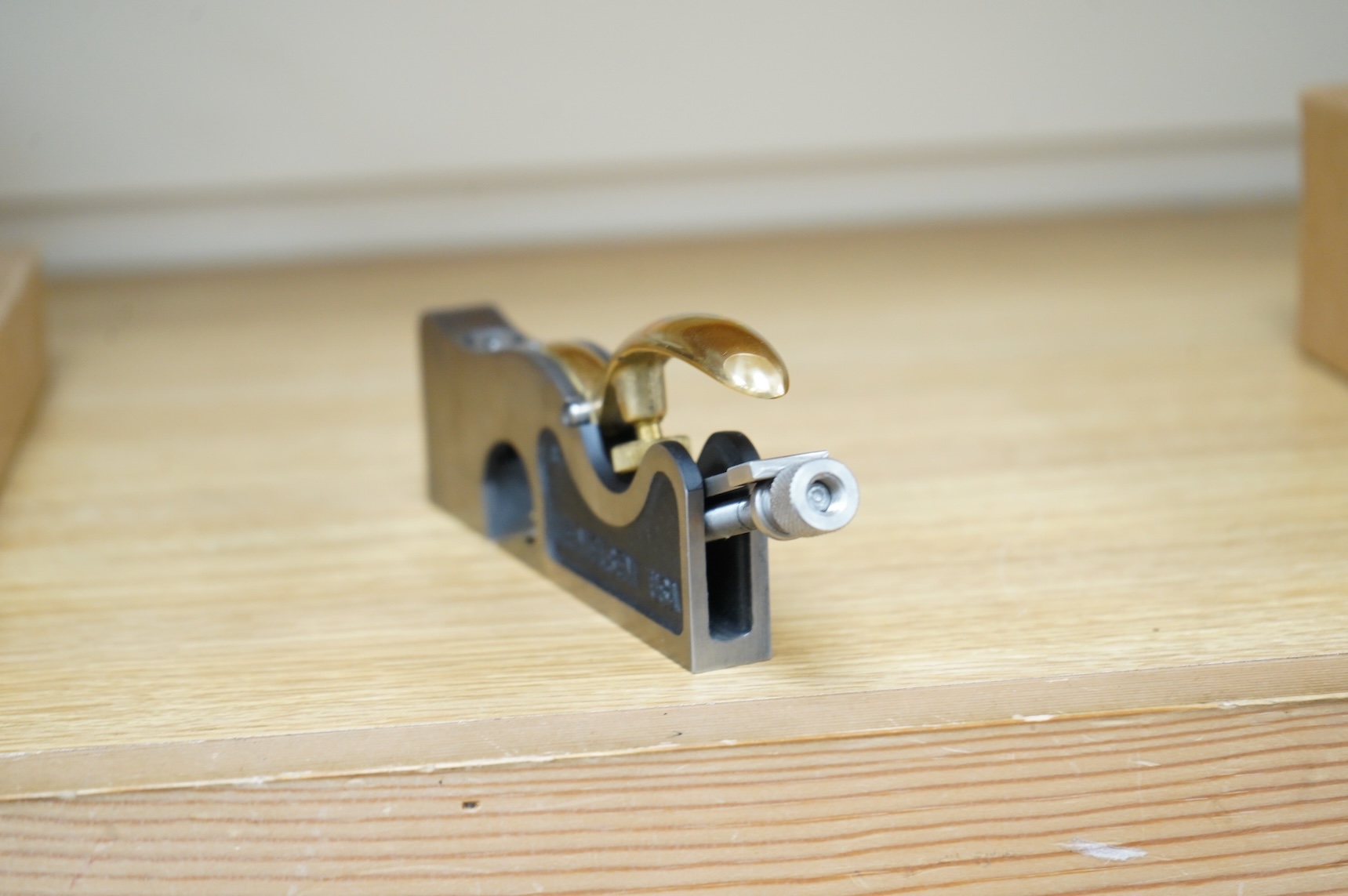 A boxed Lie-Nielsen Toolworks small shoulder plane (L-N 041) with paperwork